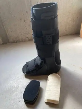 Walking Boot, Medium size