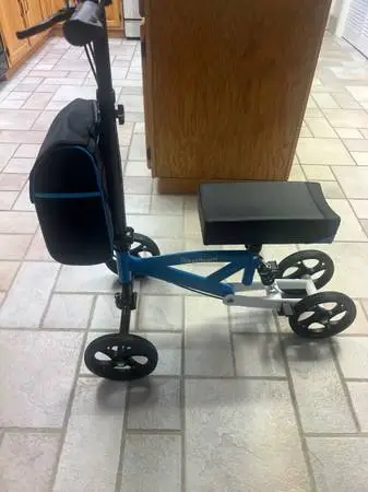 KNEE SCOOTER-NEW