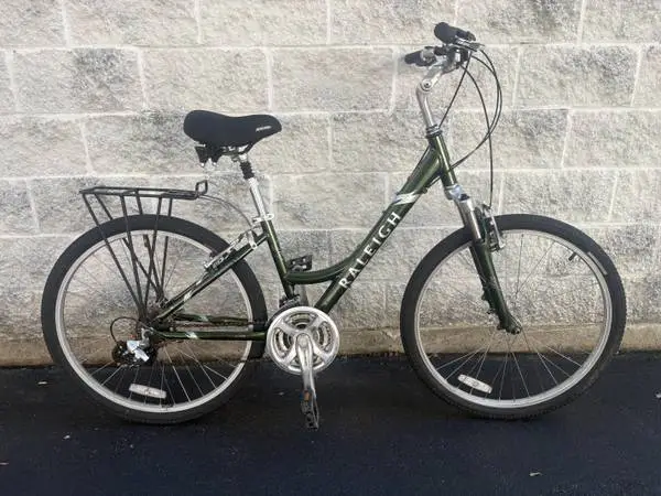 Women’s Raleigh hybrid commuter w/ rack SMALL / MED for 53 to 58