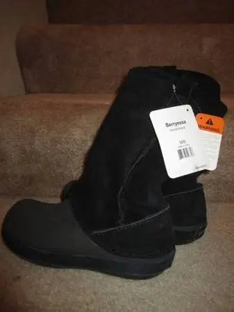 New w Tag Crocs Berryessa Black Suede Boots Size W 6 / Y 4.5