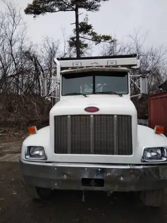 2000 Peterbilt Hook Lift Truck