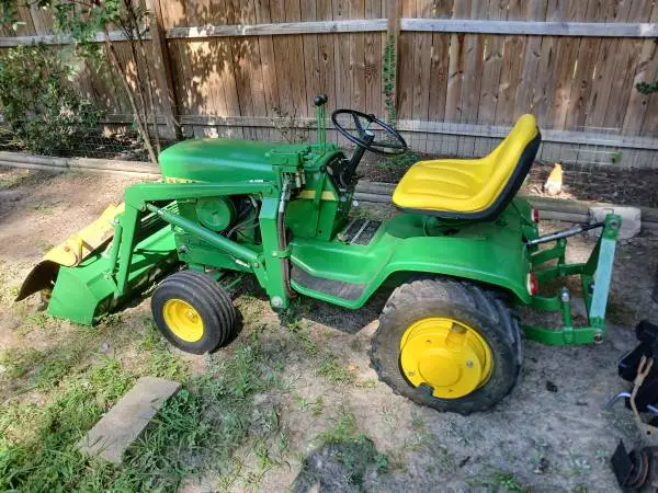 John Deere 140 Lawn Tractor