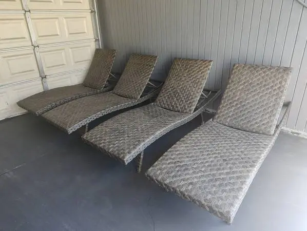4 Outdoor patio chaise lounging  chairs, pool furniture loungers