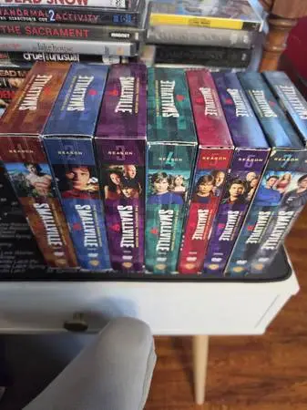 SMALLVILLE BOX SETS 1 TO 9