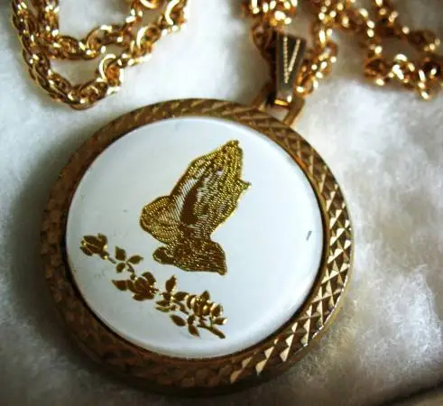 Serenity Necklace 2 sided Praying hands and Serenity Prayer