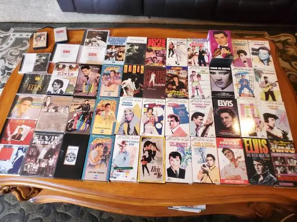 Large lot of Elvis cds,cassettes and books