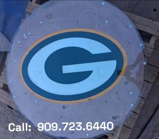 GREENBAY PACKERS ROCK TABLE