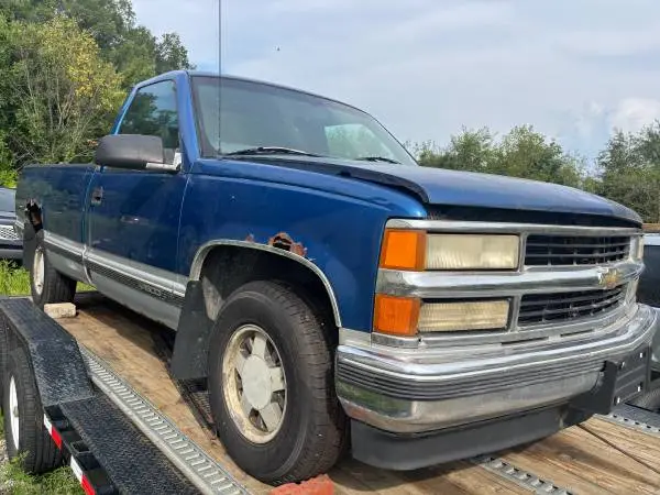 Parting out a couple 1997 Chevy Silverado trucks
