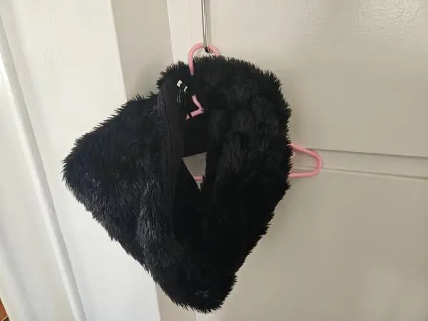 Ann Taylors Circular Scarf; Soft Faux Fur Snood Cowl: Like-new