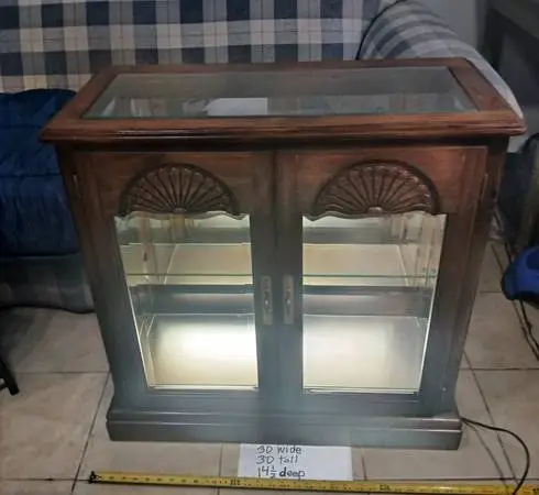 Curio cabinet (lighted)