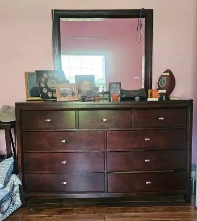 -King size Dresser w/mirror