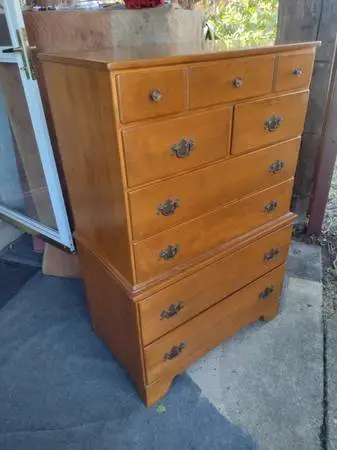 Beautiful Ethan Allen 7-drawer chest