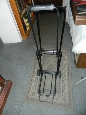 SMALL METAL FOLD UP DOLLY