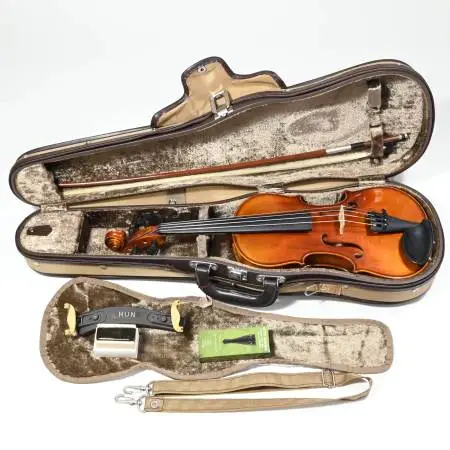 1/2 Suzuki Violin No. 300 (Intermediate) Japan Sugito Bow -Full Outfit