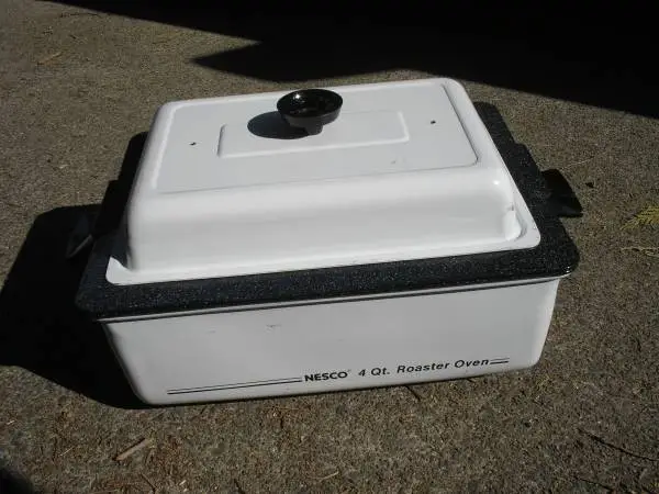 Vintage white Nesco 4 quart roaster oven