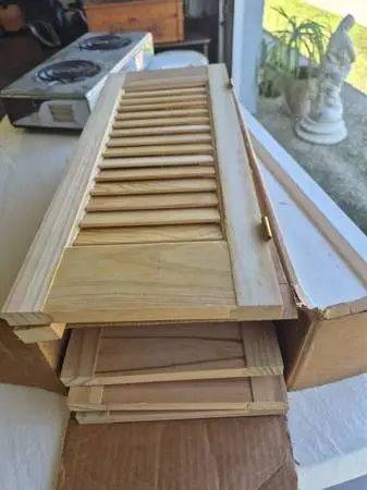 SMALL WINDOW SHUTTER SET