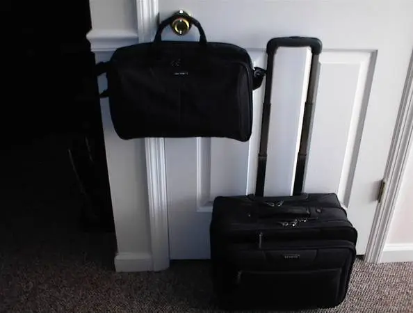 2 piece As-New Samsonite office luggage carry on travel set