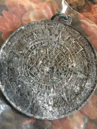 Very old medallion needs restoration fleamarket find