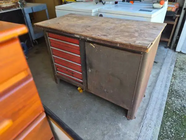 VINTAGE HEAVY STEEL WORKBENCH TOOLBOX