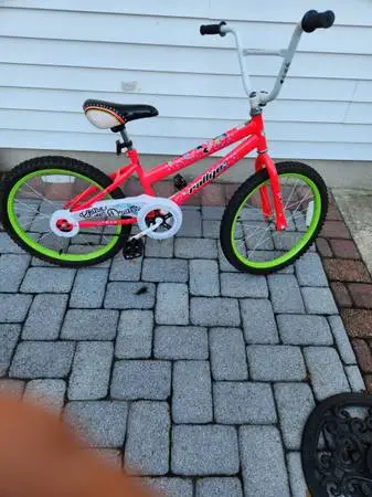 Rallye 20 Girls Bike (Nice) Newer Tires