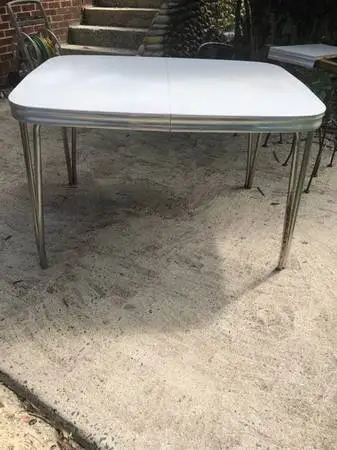 FORMICA TOP KITCHEN TABLE