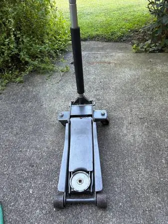 3 TON FLOOR JACK AND LOTS MORE