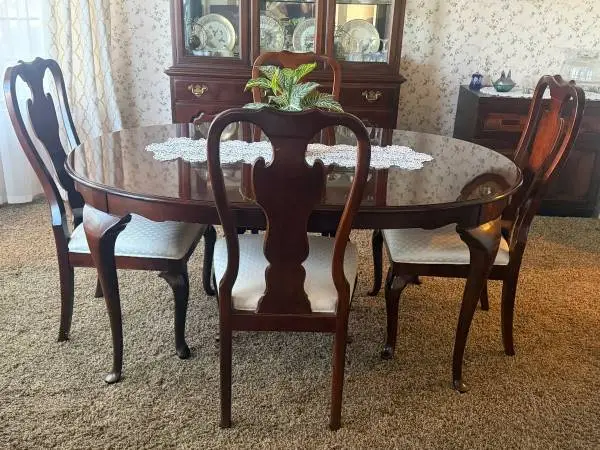 Dining Room Table 8 chairs hutch full set Drexel Heritage