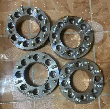 GM DuraMax wheel Adapters go from old 8 lug to new 8 lug