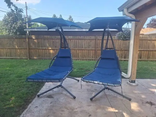 Outdoor hanging curved chaise lounge chair