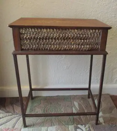SMALL VINTAGE SIDE TABLE
