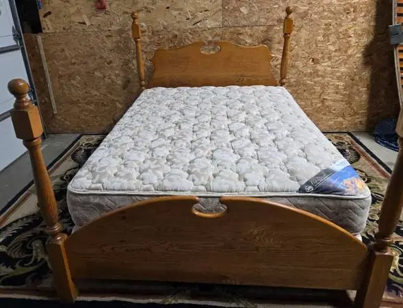 Queen 4 Poster Bed With Serta Mattress And Boxspring