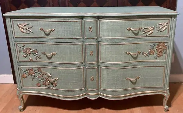 Elegant Drexel Touraine, Birds and Florals on Linen Textured 6 Drawer