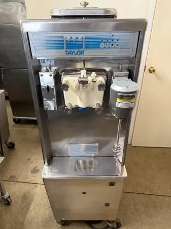 Taylor 751-33 - Soft Serve Ice Cream Machine w/1 drink mixer - Air