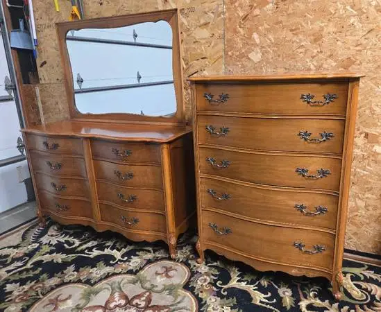 Bassett Bedroom Dresser Set With Mirror - Real Wood