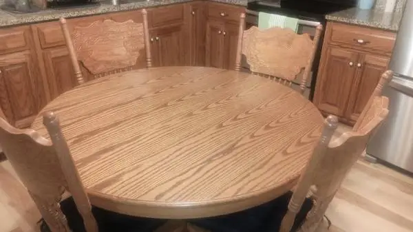 Dining table with leaf and 6 chairs
