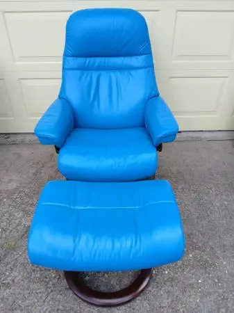 EKORNES STRESSLESS RECLINER AND OTTOMAN
