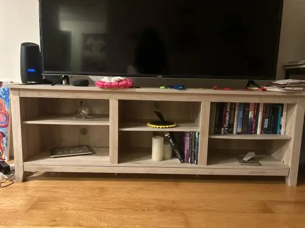 Beautiful neutral / off white tv stand - like brand new - must be able to pick u