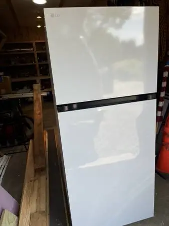 MUST SELL brand new fridge/freezer: EXCELLENT  condition
