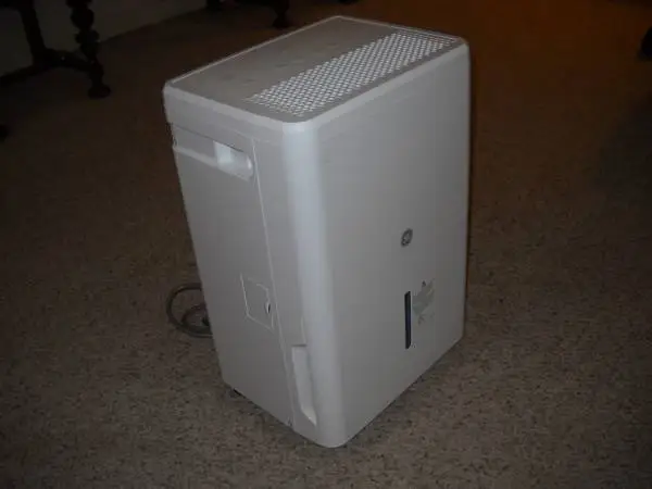 GE 35 PINT DEHUMIDIFIER NEW, NEVER USED