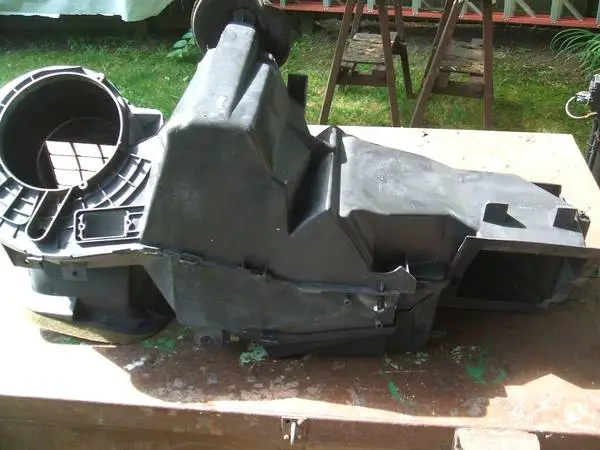 2000 MUSTANG EVAPORATOR AND AIR BOX ONLY