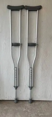 Crutches 5’2” to 5’10” Like New