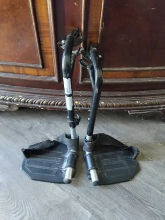 Swing away footrest