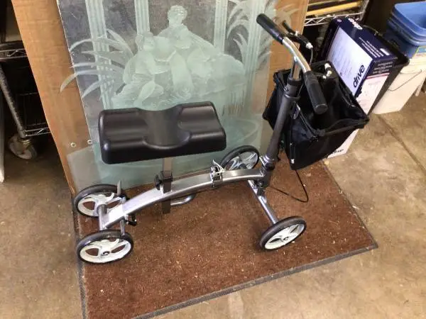 HIGH QUALITY ,  CARDINAL HEALTH  KNEE WALKER
