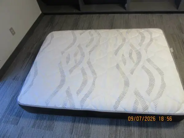 Mattress full size with base foundation