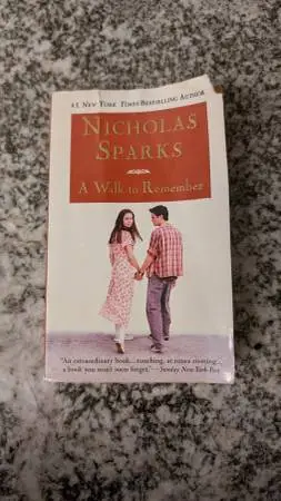 A Walk to Remember by Nicholas Sparks, Paperback Book