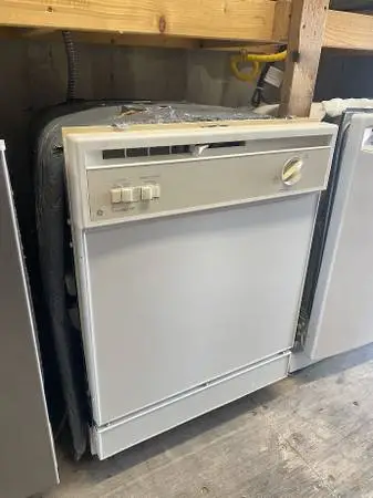 White GE Dishwasher Model #JSD680X-72WW Used Good Cond