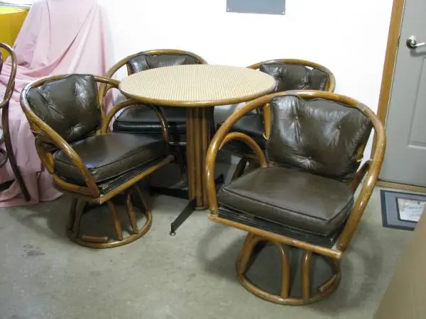 Table & Chairs