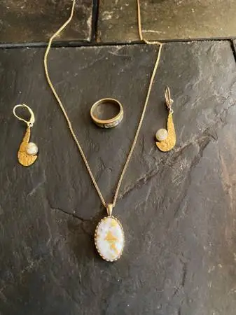 Pretty White Quartz Gold Ore Jewelry