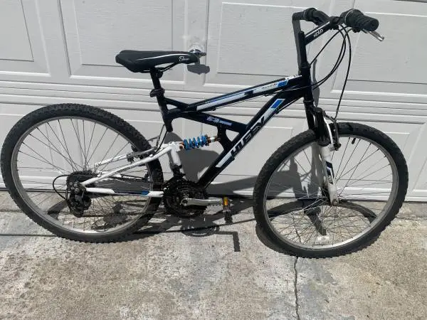 Huffy Rockcreek Full Suspension Mountain bike 18 speeds 26 tires