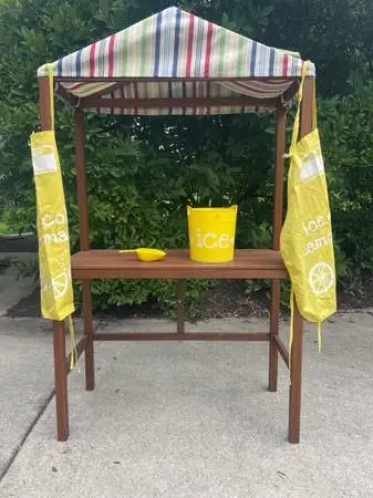Lemonade Stand and Accessories